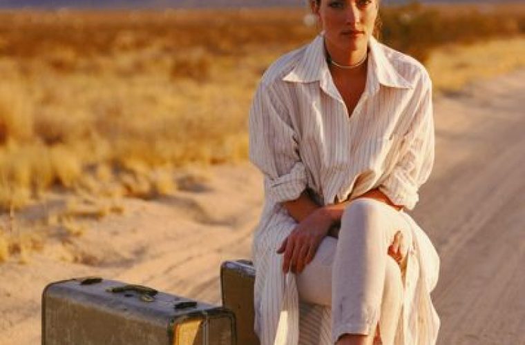 678692-vogue-may-1993-p155-mikael-jansson_b